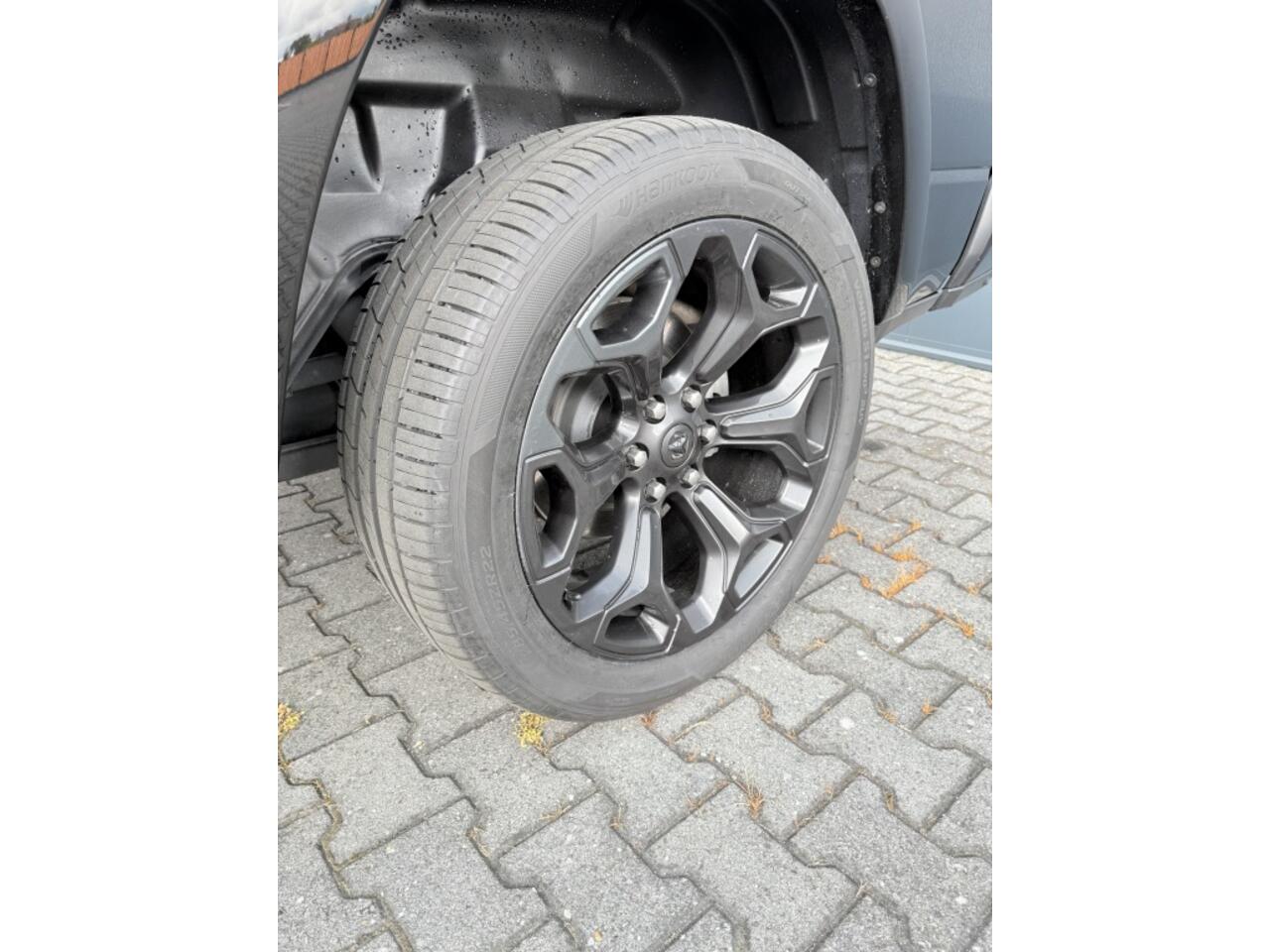 Dodge 1500 RAM 5.7 HEMI V8 4x4 NIGHT/BLACK EDITION! LIMITED PANO LUCHTV