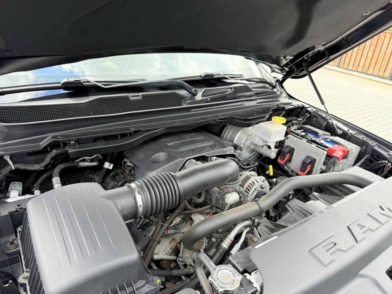 Dodge 1500 RAM 5.7 HEMI V8 4x4 NIGHT/BLACK EDITION! LIMITED PANO LUCHTV