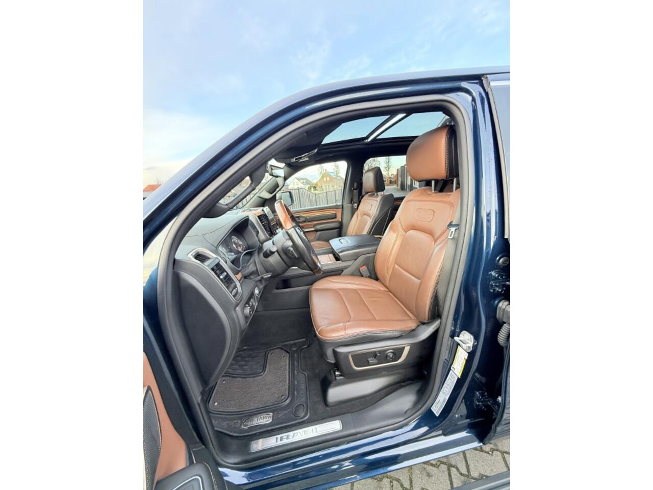 Dodge 1500 Ram 5.7 V8 4x4 CC LONGHORN VOL!