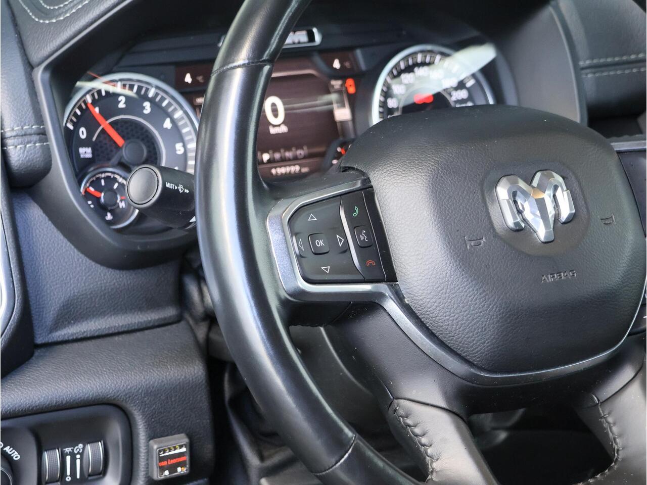 Dodge 1500 Ram 5.7 V8 4x4 Crew Cab Laramie Sport | LPG | Groot navi | Trekhaak |