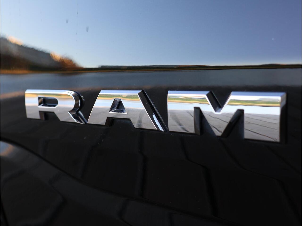 Dodge 1500 Ram 5.7 V8 4x4 Crew Cab Limited | LPG | 360 camera | Pano-dak