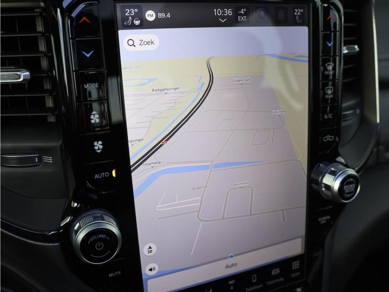 Dodge 1500 Ram 5.7 V8 4x4 Crew Cab Sport Night edition | Elektrisch Sidebars | Pano-Dak | Groot Navi | eTorque |