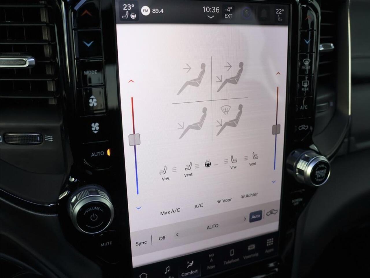 Dodge 1500 Ram 5.7 V8 4x4 Crew Cab Sport Night edition | Elektrisch Sidebars | Pano-Dak | Groot Navi | eTorque |