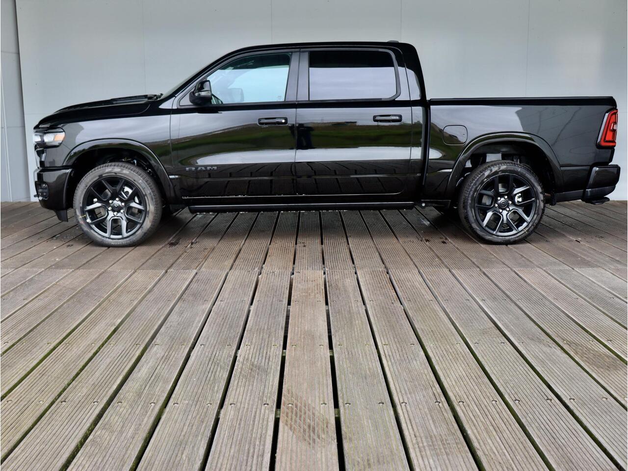 Dodge 1500 Ram 3.0 Hurricane Crew Cab Laramie Night Premium | LPG | Luchtvering | Bijrijders Scherm |