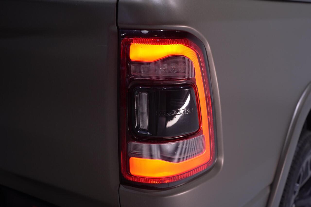 Dodge 1500 Ram 5.7 V8 4x4 Limited Night Luchtvering, 22" LMV 360 Camera, Harman&Kardon, Panoramadak, BPM vrij, 5-Zits