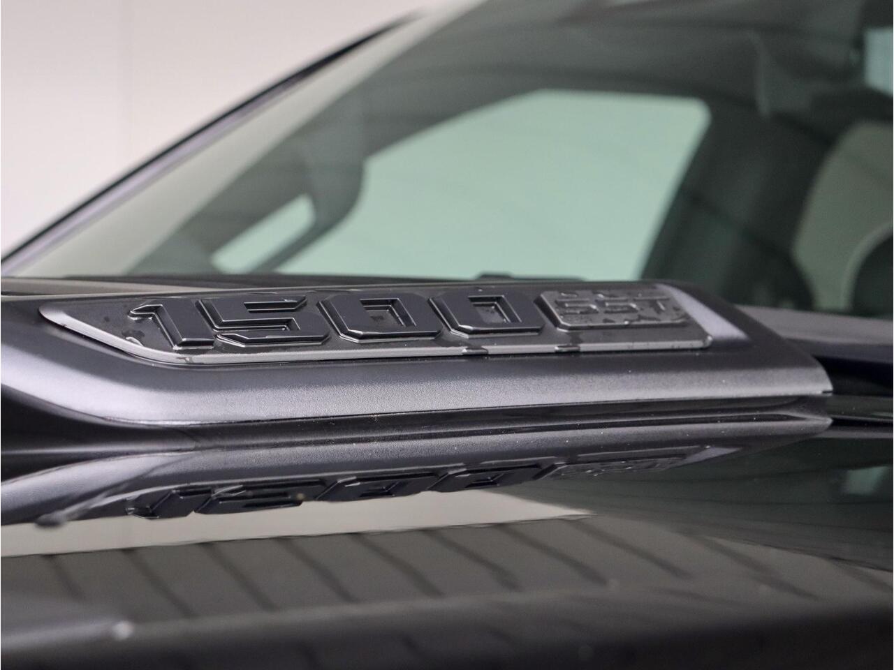 Dodge 1500 Ram 3.0 Hurricane Crew Cab Laramie Night Premium | LPG | BPM vrij | 2025 Model | Luchtvering | nieuwe schermen |