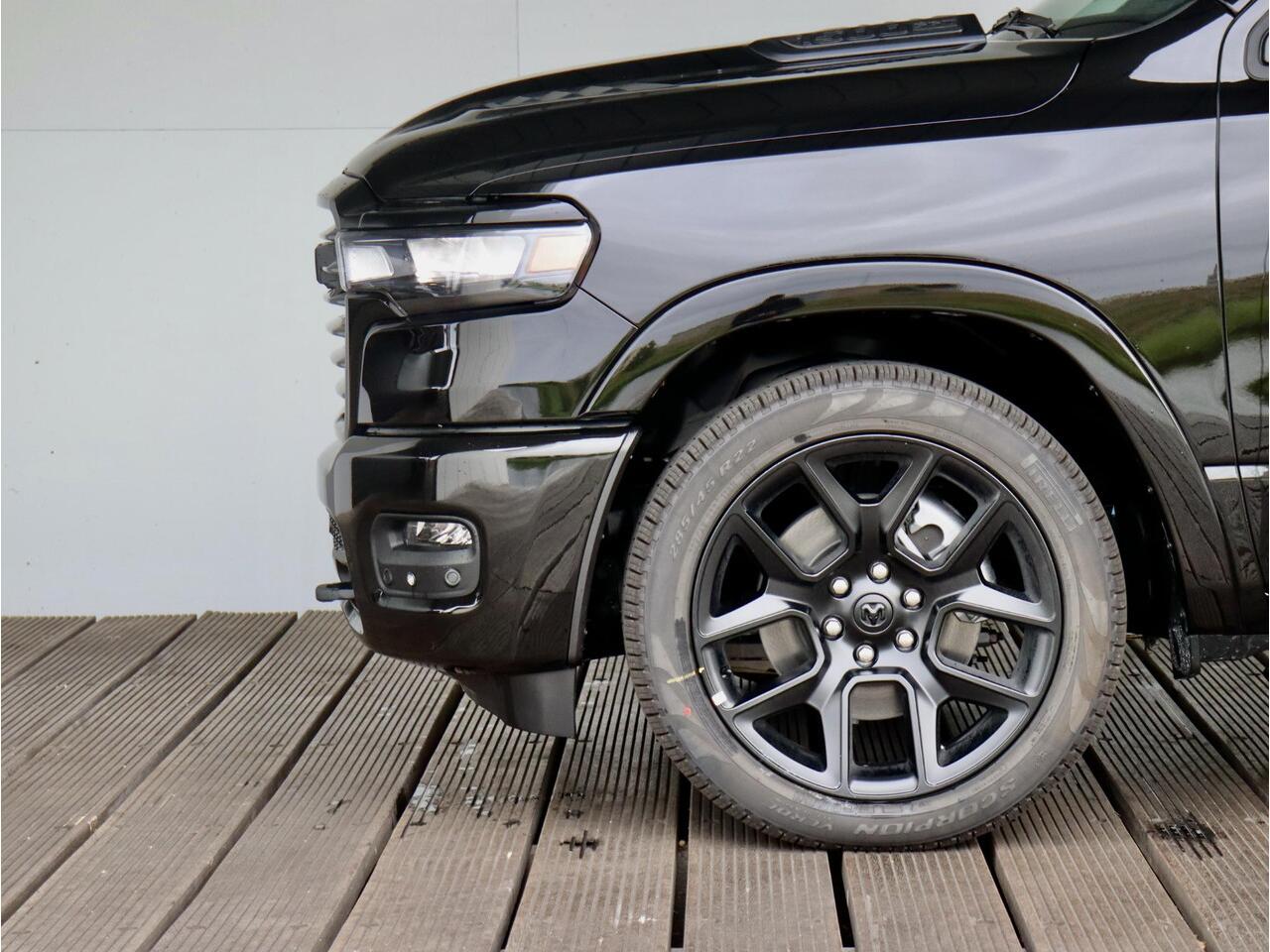 Dodge 1500 Ram 3.0 Hurricane Crew Cab Laramie Night Premium | LPG | BPM vrij | 2025 Model | Luchtvering | nieuwe schermen |