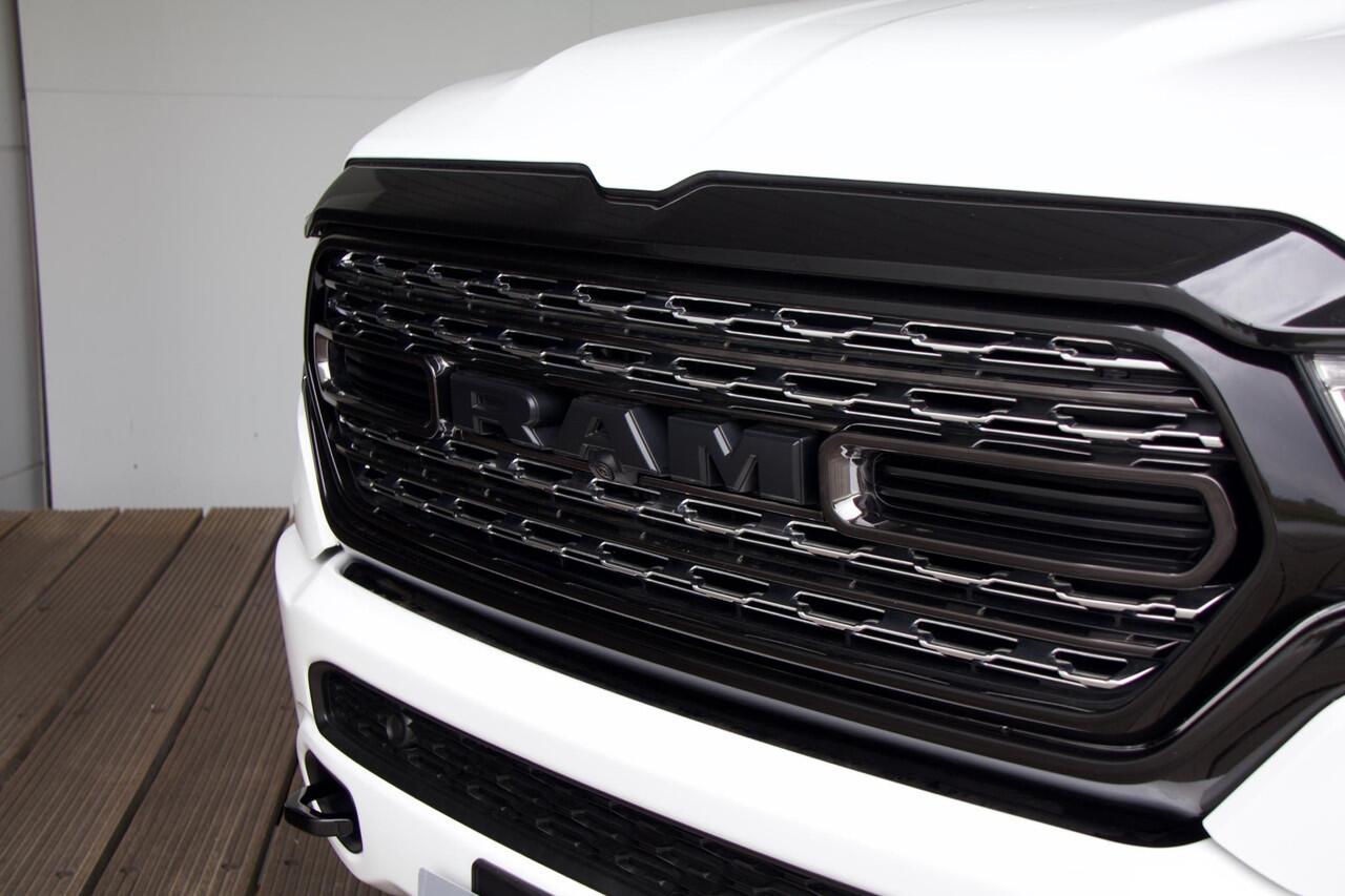 Dodge 1500 Ram 5.7 V8 4x4 Crew Cab Limited Dominator | Luchtvering| Pano | Fenders | 360 Camera |