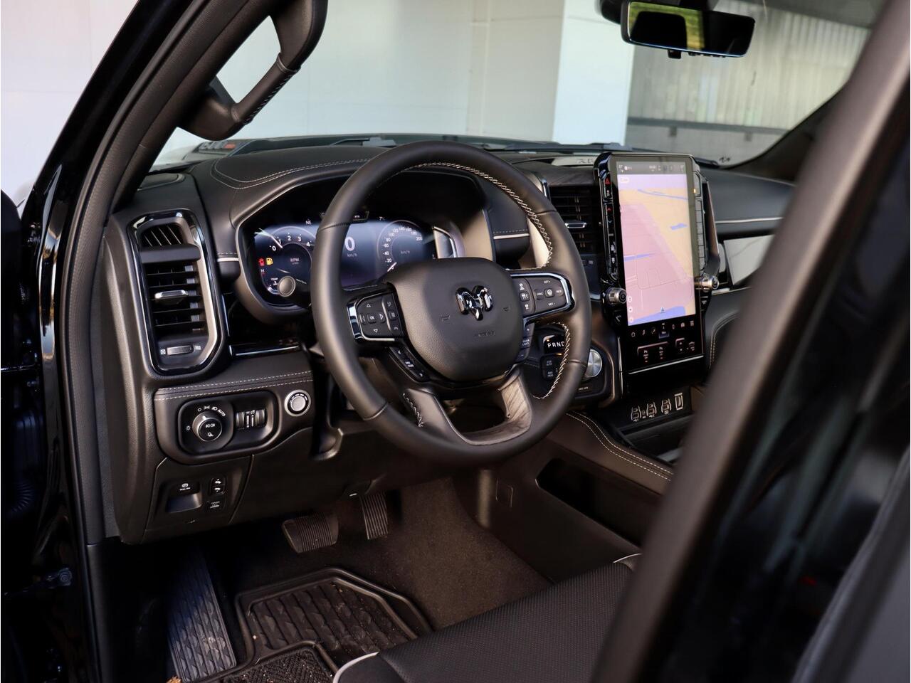 Dodge 1500 Ram 540 pk HO Crew Cab Limited Night | BPM vrij | 540 PK | Pano Dak | LPG | Luchtvering |