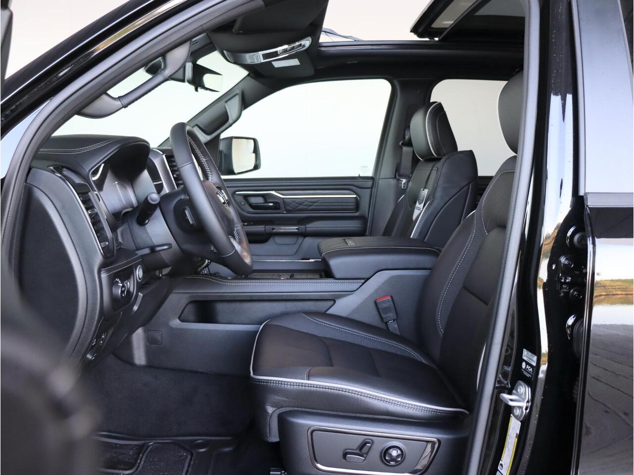 Dodge 1500 Ram 540 pk HO Crew Cab Limited Night | BPM vrij | 540 PK | Pano Dak | LPG | Luchtvering |