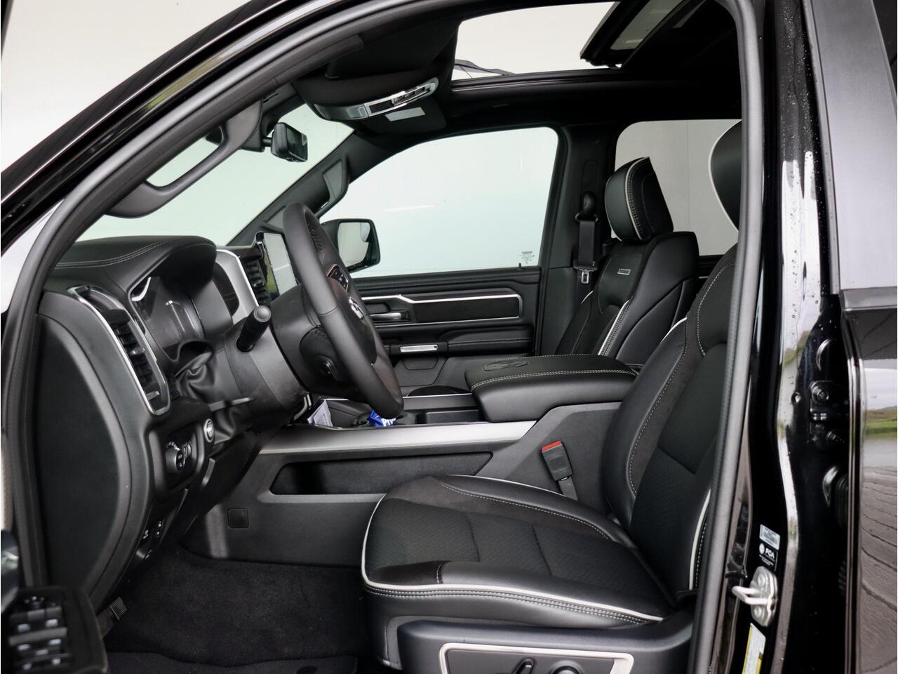 Dodge 1500 Ram 3.0 Hurricane Crew Cab Laramie Night Premium | LPG | BPM vrij | 2025 Model | Luchtvering | nieuwe schermen |