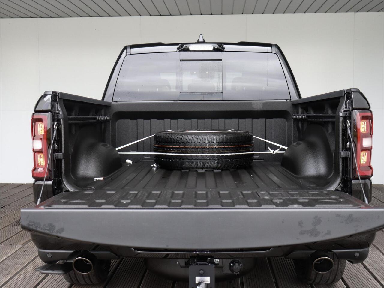 Dodge 1500 Ram 3.0 Hurricane Crew Cab Laramie Night Premium | LPG | BPM vrij | 2025 Model | Luchtvering | nieuwe schermen |