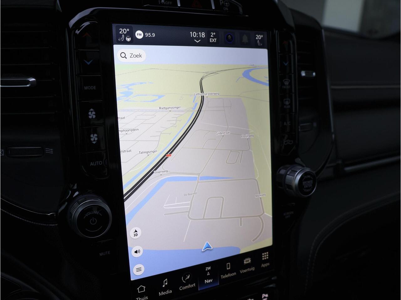 Dodge 1500 Ram 5.7 V8 4x4 Crew Cab Limited Dominator | Luchtvering| Pano | Fenders | 360 Camera |