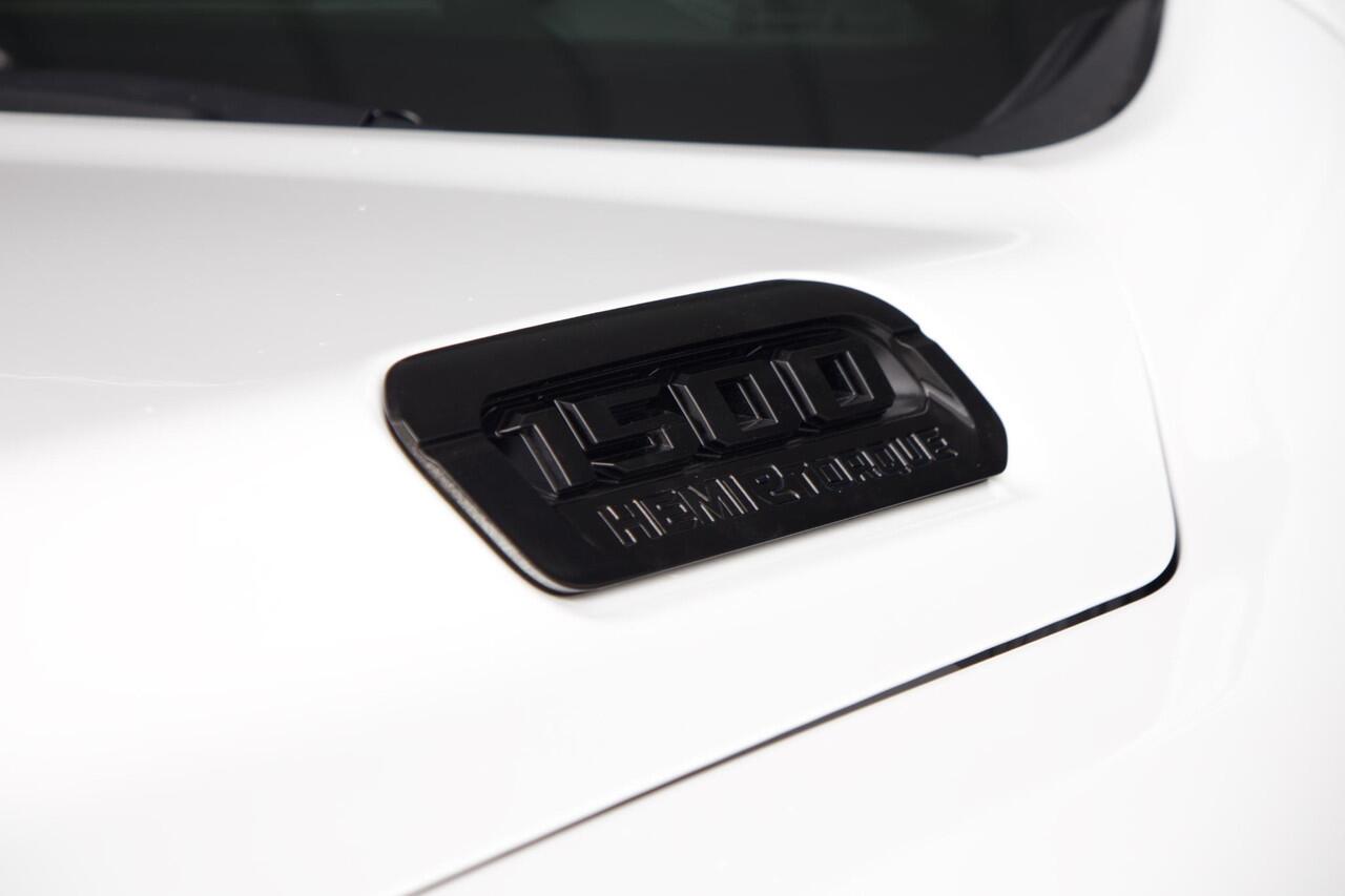 Dodge 1500 Ram 5.7 V8 4x4 Crew Cab Limited Dominator | Luchtvering| Pano | Fenders | 360 Camera |