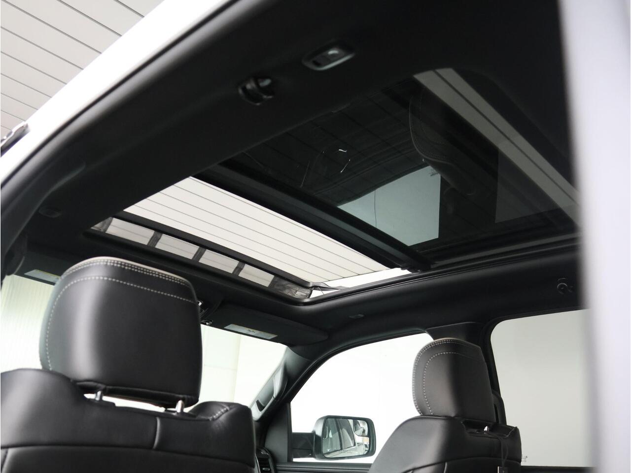 Dodge 1500 Ram 5.7 V8 4x4 Crew Cab Limited Dominator | Luchtvering| Pano | Fenders | 360 Camera |