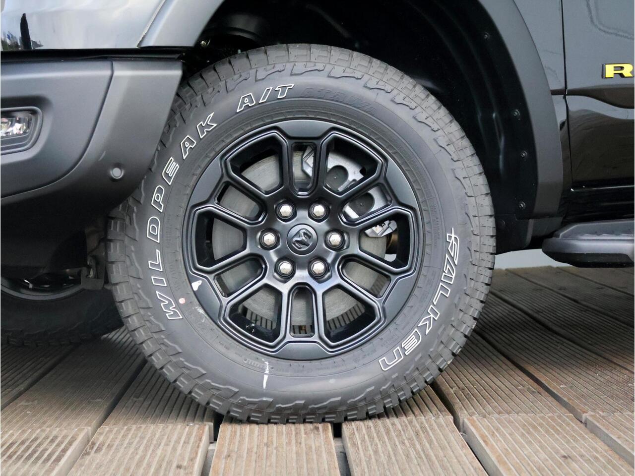 Dodge 1500 Ram 3.0 Hurricane Crew Cab Rebel Night | Pano | Leder interieur | Adaptieve CC | Elektrische laadklep |