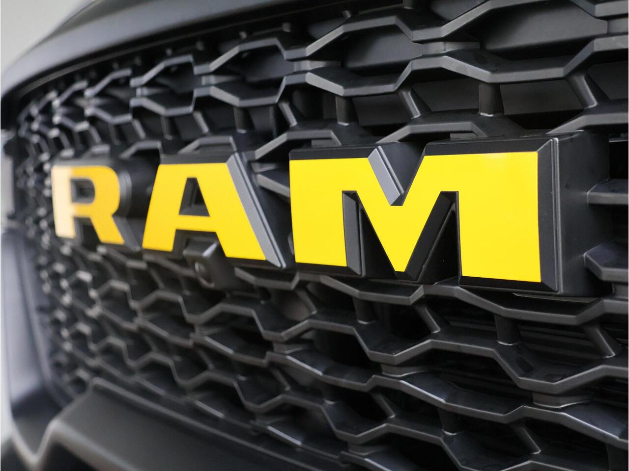 Dodge 1500 Ram 3.0 Hurricane Crew Cab Rebel Night | Pano | Leder interieur | Adaptieve CC | Elektrische laadklep |