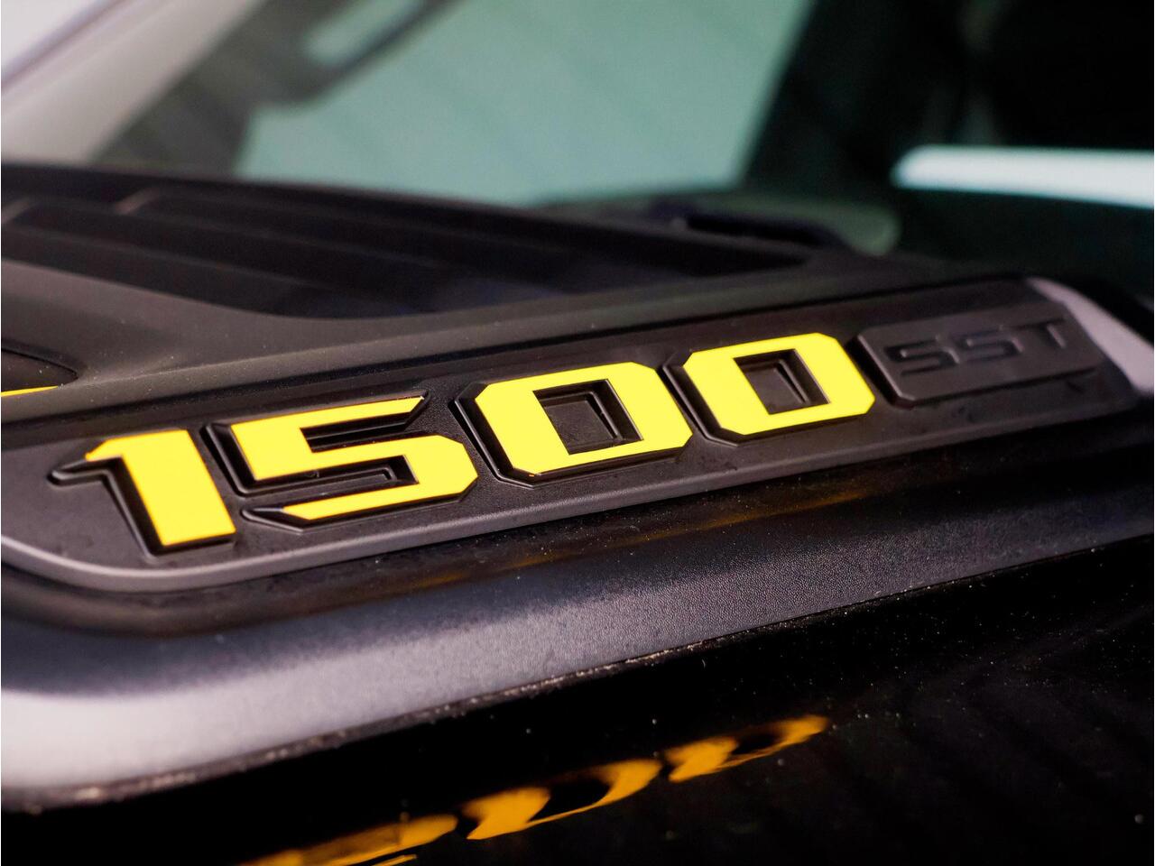 Dodge 1500 Ram 3.0 Hurricane Crew Cab Rebel Night | Pano | Leder interieur | Adaptieve CC | Elektrische laadklep |