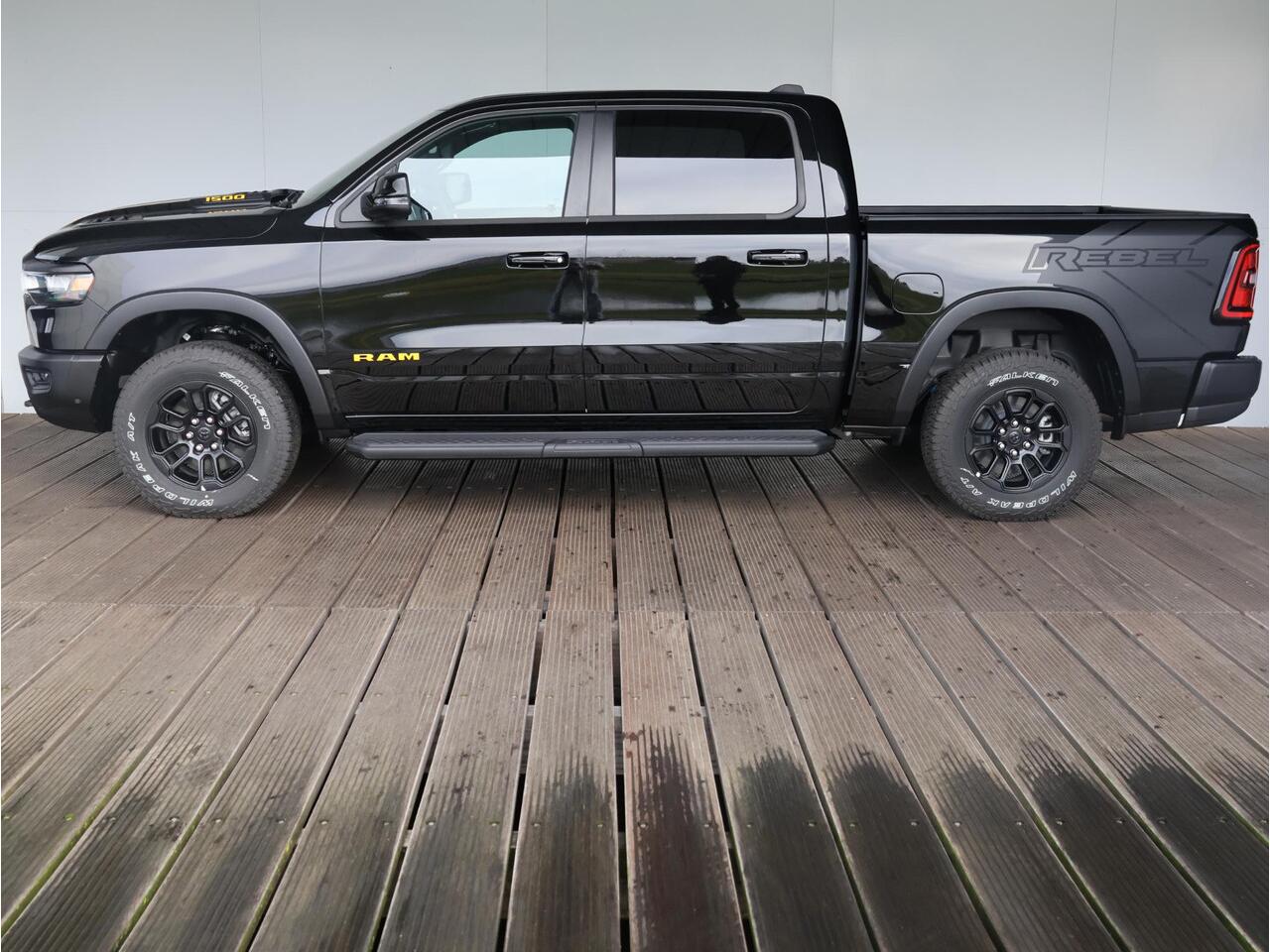 Dodge 1500 Ram 3.0 Hurricane Crew Cab Rebel Night | Pano | Leder interieur | Adaptieve CC | Elektrische laadklep |