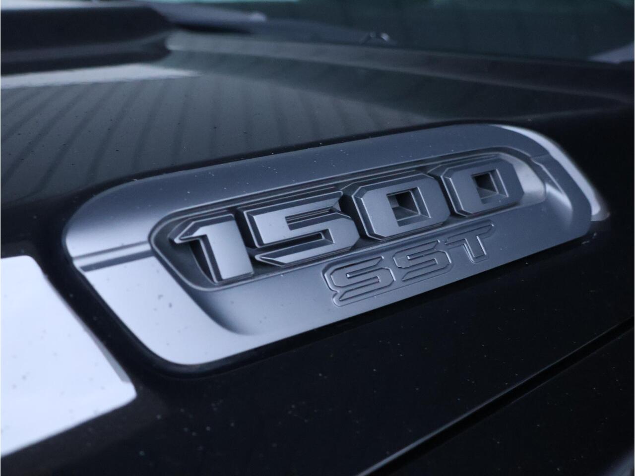 Dodge 1500 Ram 3.0 Hurricane 4x4 Crew Cab Bighorn Night Edition | Groot navi | Adaptive CC |