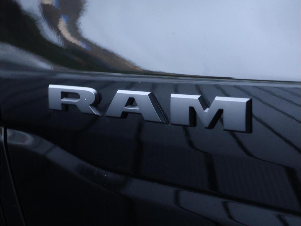 Dodge 1500 Ram 3.0 Hurricane 4x4 Crew Cab Bighorn Night Edition | Groot navi | Adaptive CC |