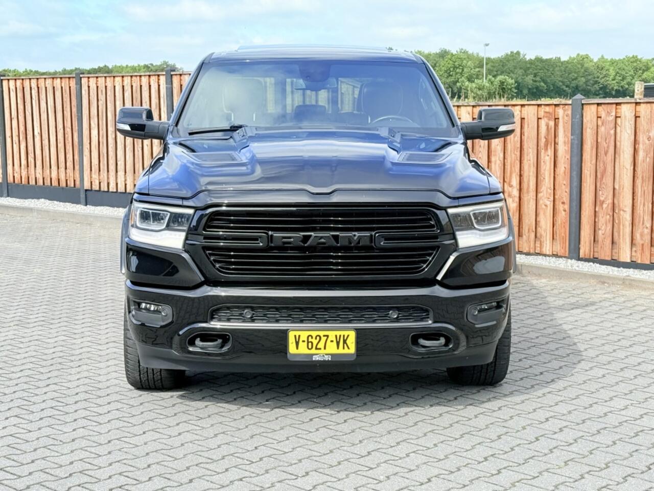 Dodge RAM PICKUP 5.7 V8 4x4 LARAMIE NIGHT EDIT. LUCHTVERING