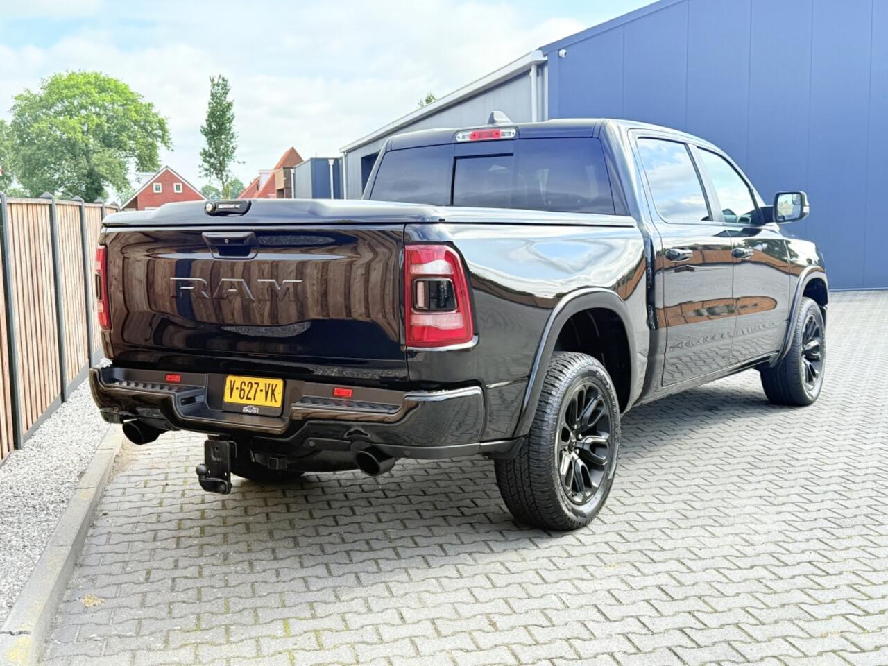 Dodge RAM PICKUP 5.7 V8 4x4 LARAMIE NIGHT EDIT. LUCHTVERING