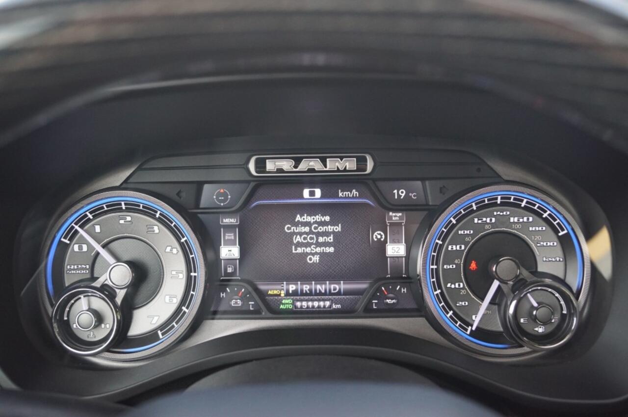 Dodge RAM PICKUP 1500 5.7 V8 4x4 Crew Cab (400pk) Limited Pano/Luchtvering/NAP/LPG