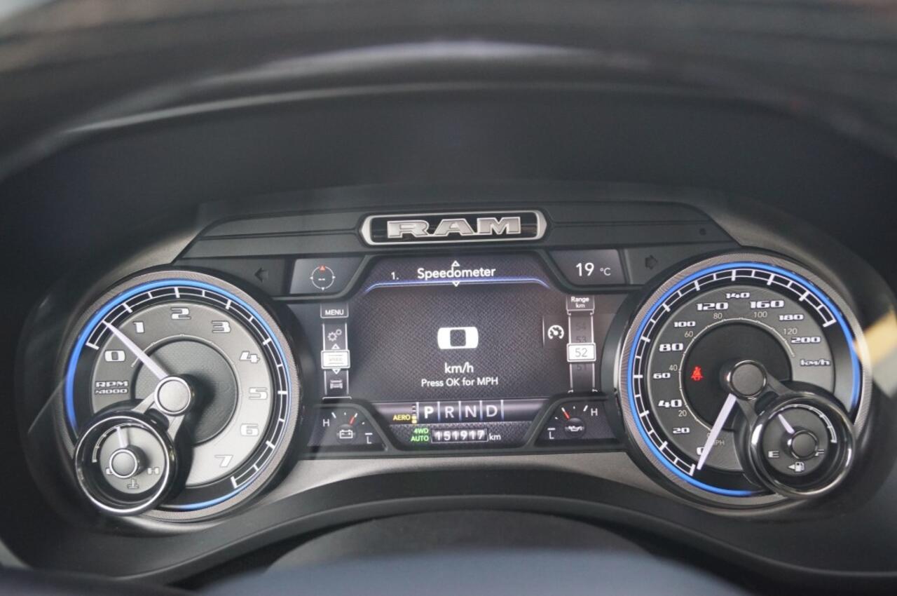 Dodge RAM PICKUP 1500 5.7 V8 4x4 Crew Cab (400pk) Limited Pano/Luchtvering/NAP/LPG