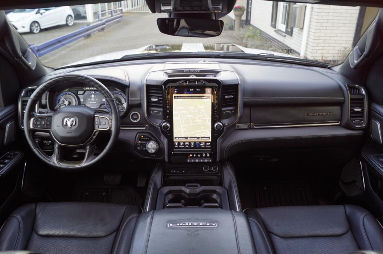 Dodge RAM PICKUP 1500 5.7 V8 4x4 Crew Cab (400pk) Limited Pano/Luchtvering/NAP/LPG