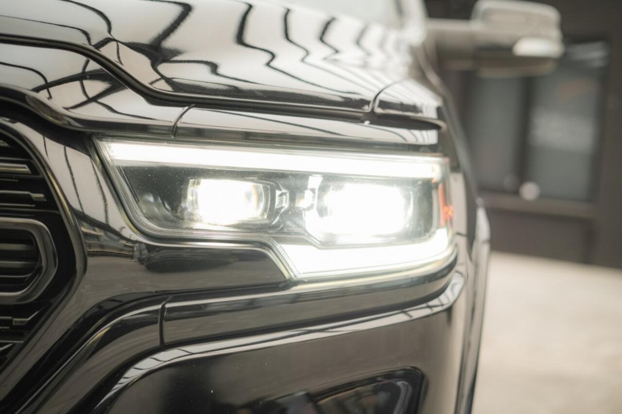 Dodge RAM PICKUP 4X4 Limitid Night