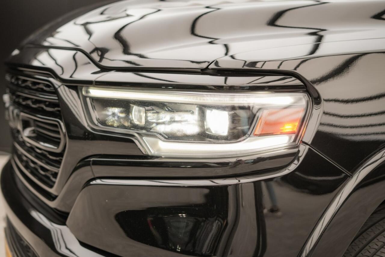 Dodge RAM PICKUP 4X4 Limitid Night