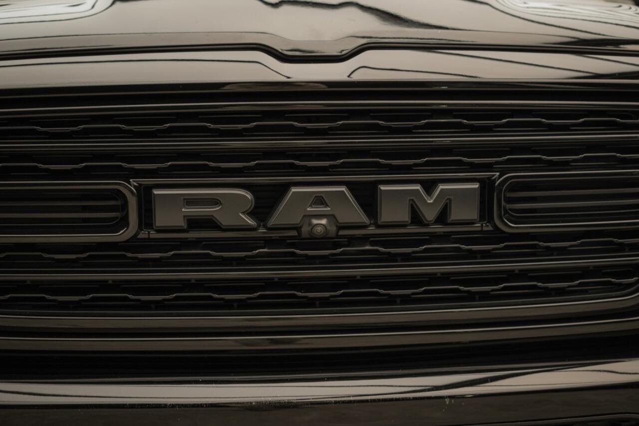 Dodge RAM PICKUP 4X4 Limitid Night