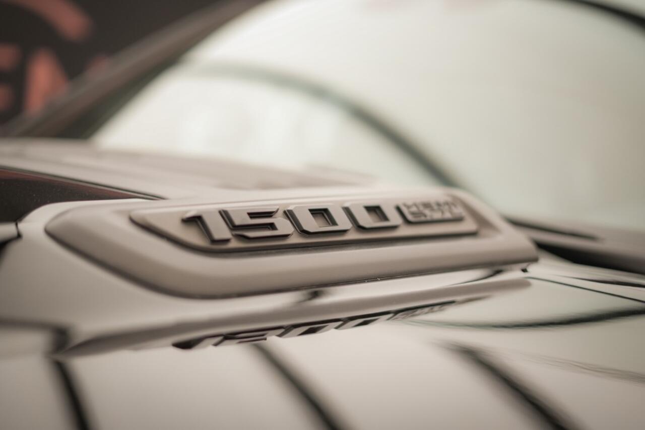 Dodge RAM PICKUP 4X4 Limitid Night