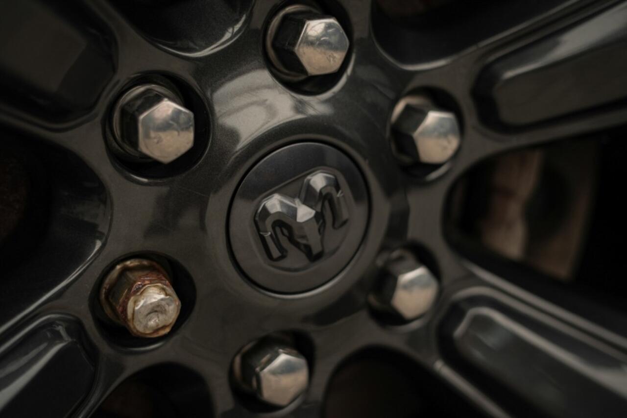 Dodge RAM PICKUP 4X4 Limitid Night