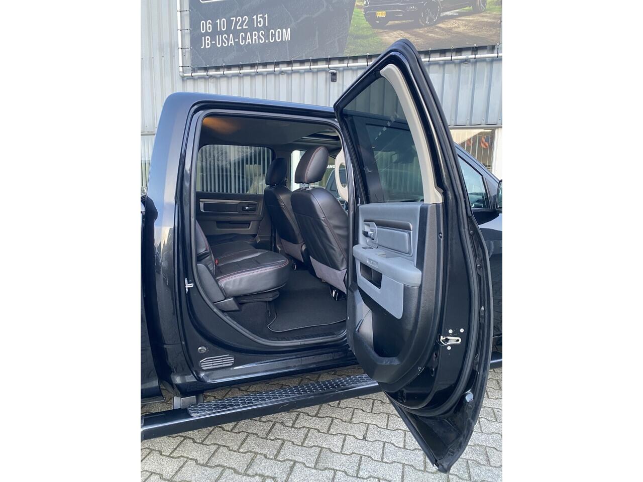 Dodge RAM PICKUP 5.7 V8 4x4 Black Edition N.A.P.