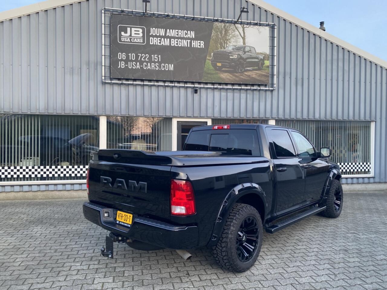 Dodge RAM PICKUP 5.7 V8 4x4 Black Edition N.A.P.