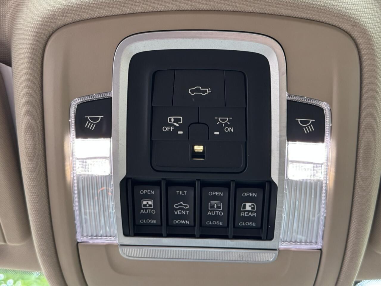 Dodge RAM PICKUP 5.7 V8 LPG LUCHTVERING