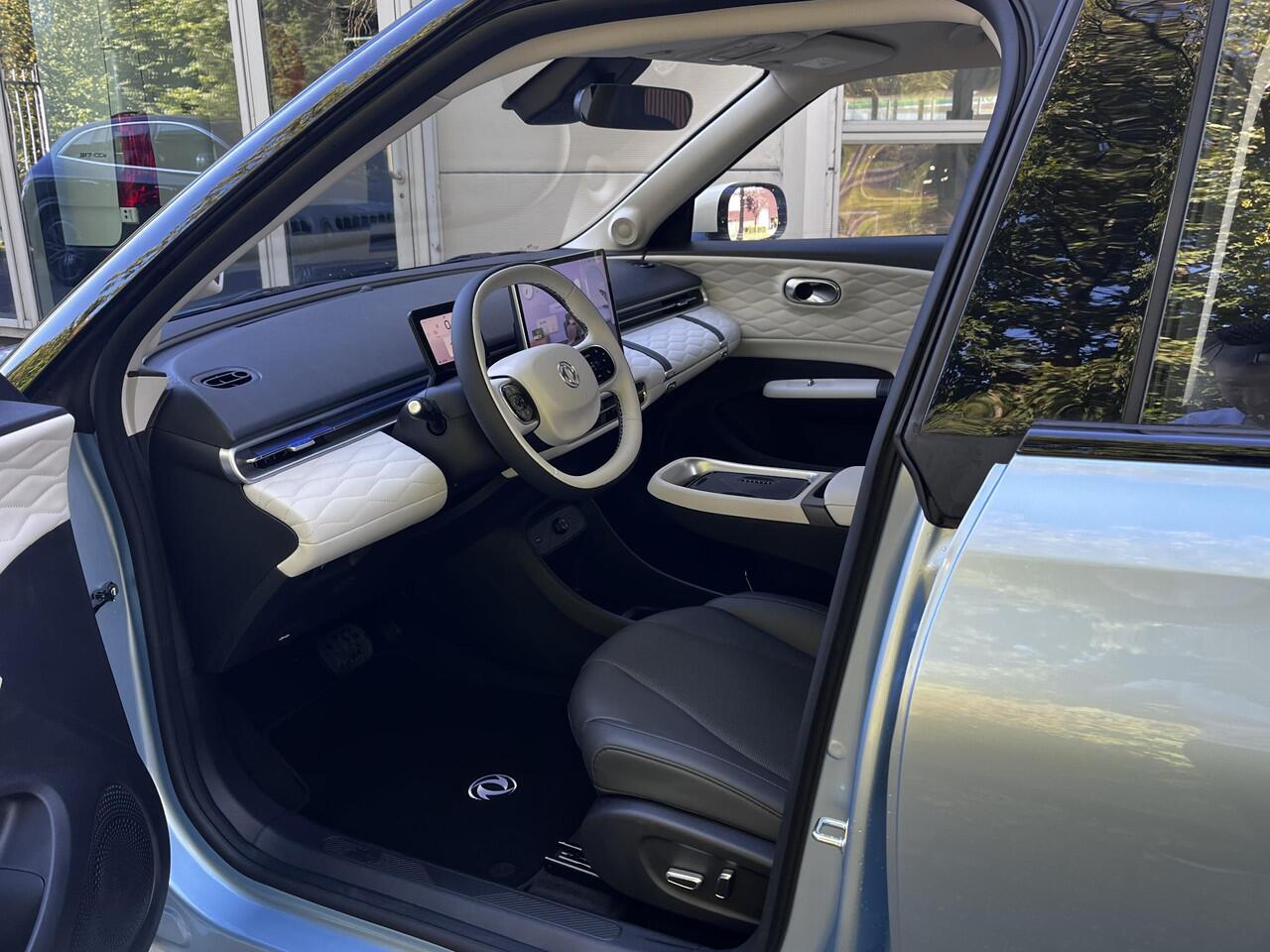 Dongfeng Box Premium Edition | 360° Camera | Adaptieve Cruise Control | Elektrisch Verstelbare Bestuurdersstoel + Geheugen | Stoelverwarming Bestuurder | Stoelventilatie Bestuurder | Apple Carplay | Android Auto | Sfeerverlichting | Elektrisch Inklapbare Buitenspiegel