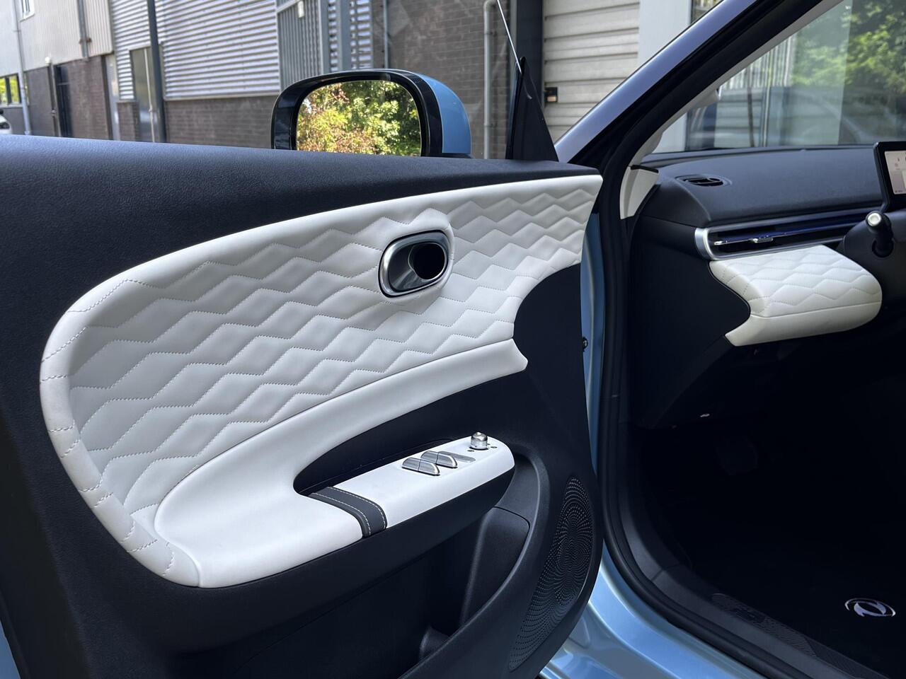 Dongfeng Box Launch Edition | 360° Camera | Adaptieve Cruise Control | Elektrisch Verstelbare Bestuurdersstoel + Geheugen | Stoelverwarming Bestuurder | Stoelventilatie Bestuurder | Apple Carplay | Android Auto | Sfeerverlichting | Elektrisch Inklapbare Buitenspiegels