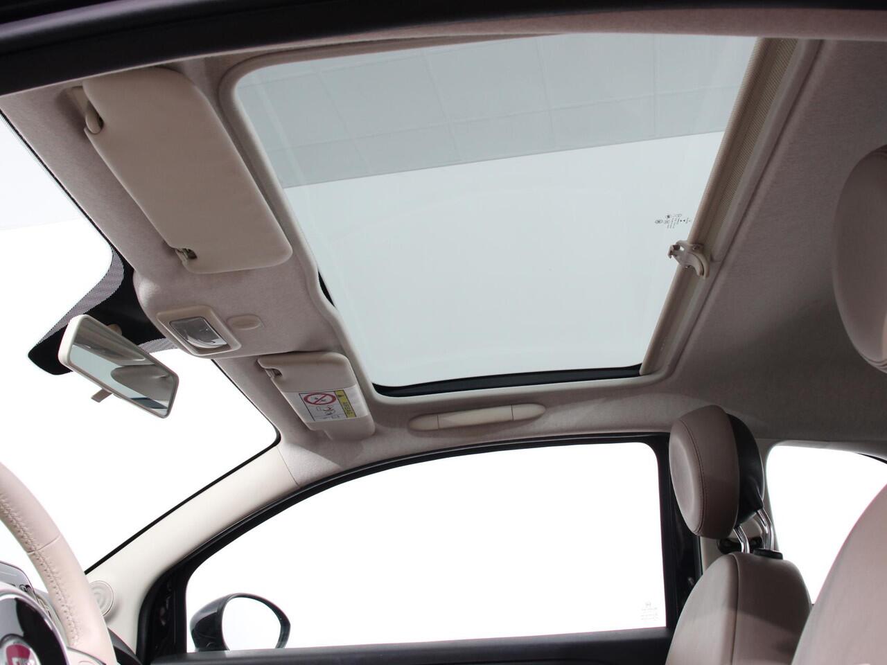 Fiat 500 1.2 Lounge | Navigatie | Lederen Interieur | Climate Control | Panoramadak | Parkeer sensoren