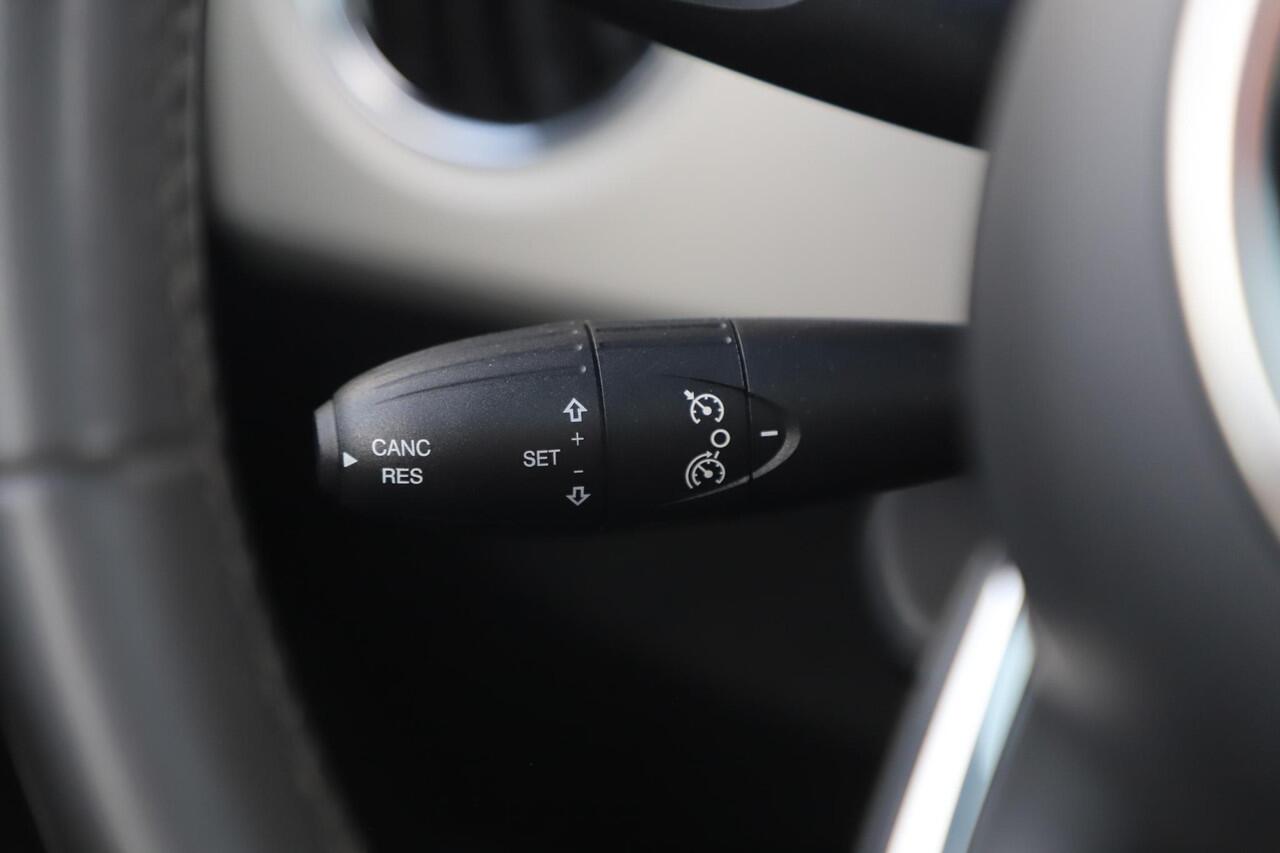 Fiat 500 1.0 Hybrid Star Panoramadak Two Tone Interieur Half Leder Carplay Navigatie 15 inch LMV Cruise Control Airco Parkeersensor