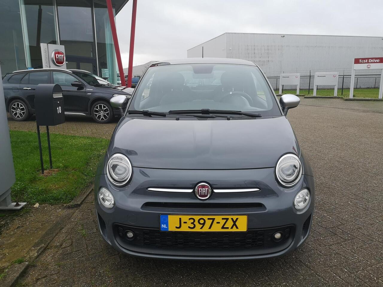 Fiat 500 1.0 Hybrid Rockstar | Sport | Carplay | Automatische airco | Parkeersensoren | Grigio Carrara