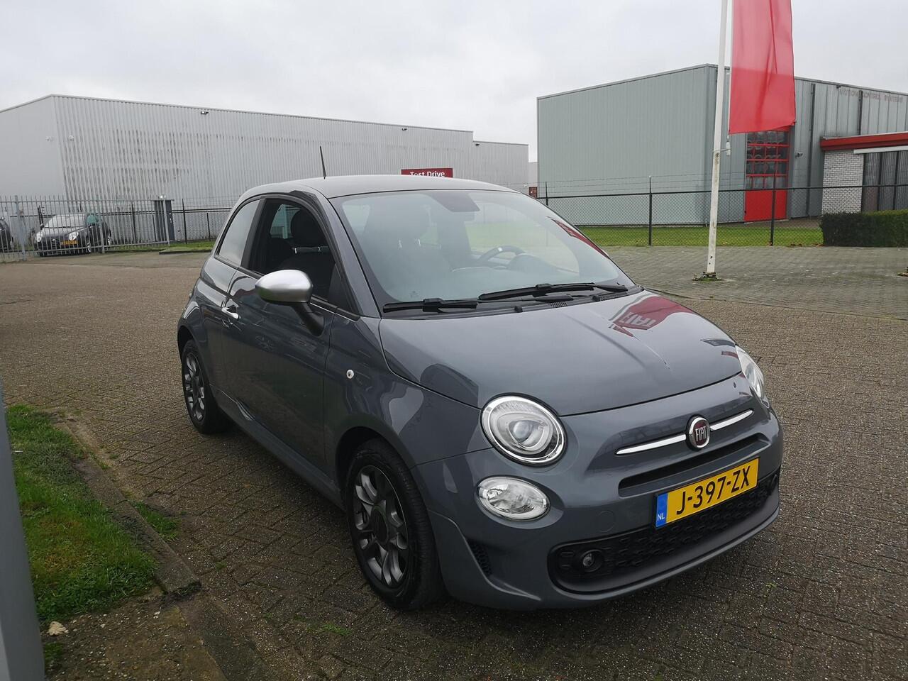 Fiat 500 1.0 Hybrid Rockstar | Sport | Carplay | Automatische airco | Parkeersensoren | Grigio Carrara