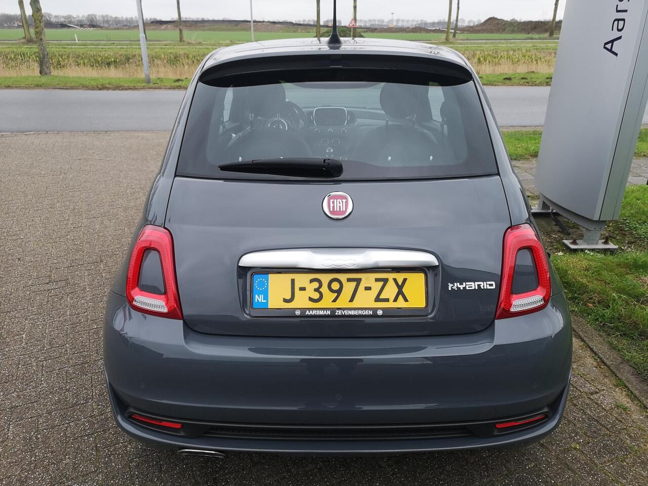 Fiat 500 1.0 Hybrid Rockstar | Sport | Carplay | Automatische airco | Parkeersensoren | Grigio Carrara