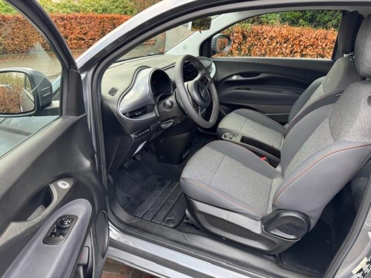 Fiat 500 ICON 42KWH/LED/NAV/PDC/LMV