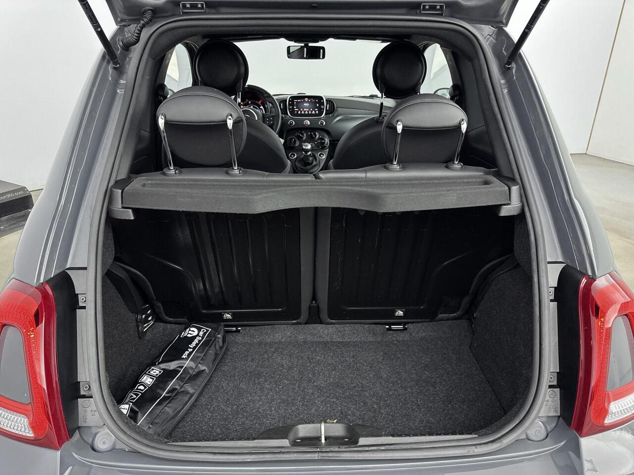 Fiat 500 1.0 Hybrid Rockstar airco | Apple Carplay/Android Auto | cruise control | lichtmetalen velgen 15" |panoramadak |