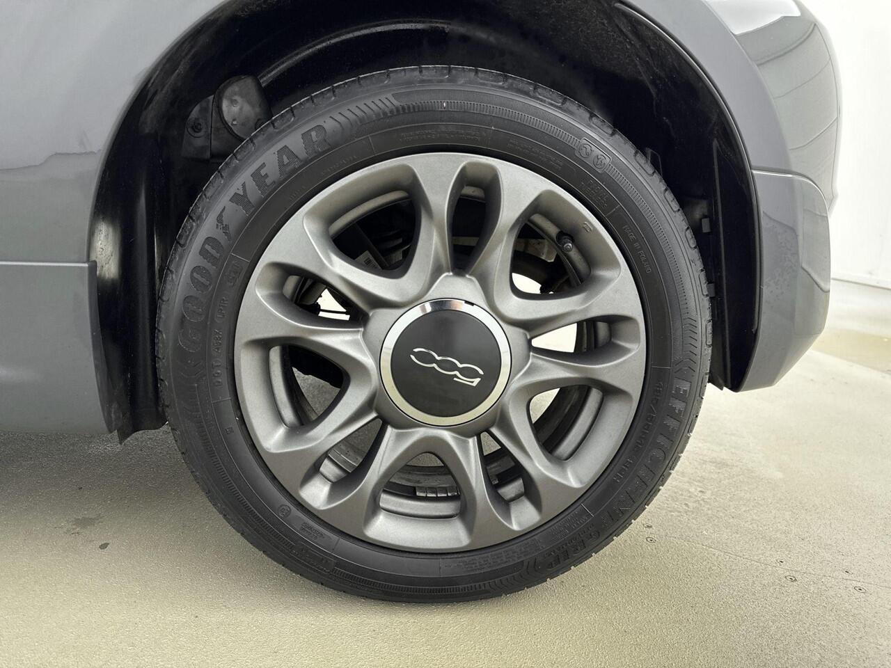 Fiat 500 1.0 Hybrid Rockstar airco | Apple Carplay/Android Auto | cruise control | lichtmetalen velgen 15" |panoramadak |