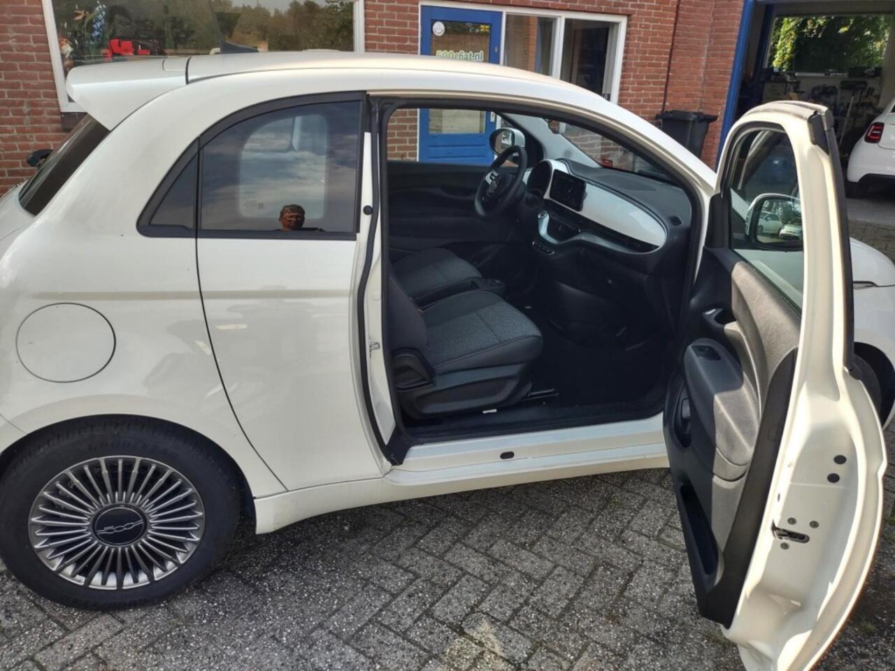 Fiat 500 E-3+1 Uitvoering-42KW- Rijklaar