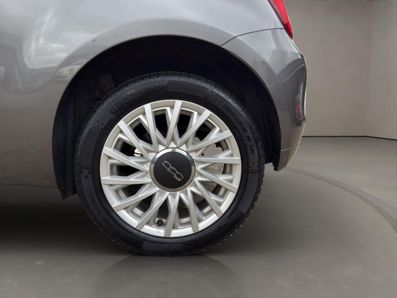 Fiat 500 1.0 Hybrid Dolcevita 2021 GRIJS Panoramadak | Display | Benzine